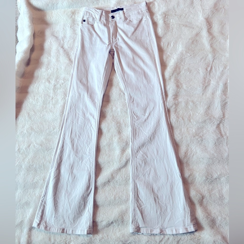White KanCan flare bell bottom jeans!  Hard to find! Size 7 27 w 32 length